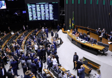 Câmara aprova em 2º turno PEC dos precatórios, que bancará Auxílio Brasil